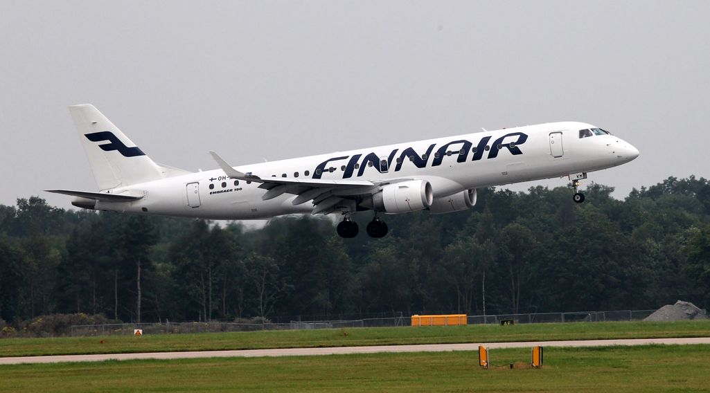 Nyt puhkesi Finnairissa henkilöstöriita: yhtiö lomauttaa suomalaisia, ostaa ulkomailta työtä