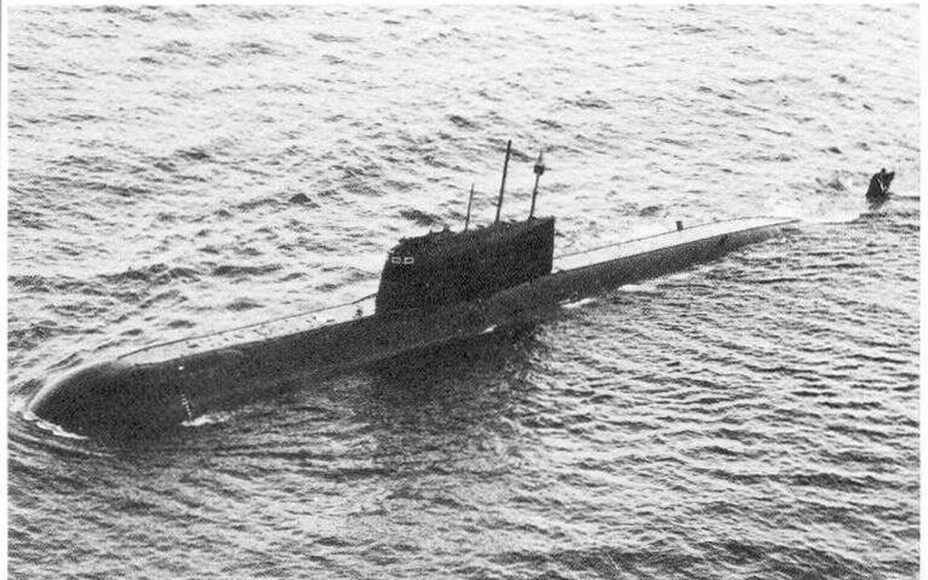 Uponnut ydin­sukellusvene vuotaa Norjanmerellä