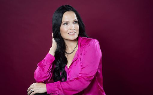 Yllättävä yhteistyö: Tarja Turunen levytti uudelleen vanhan Nightwish-kappaleen