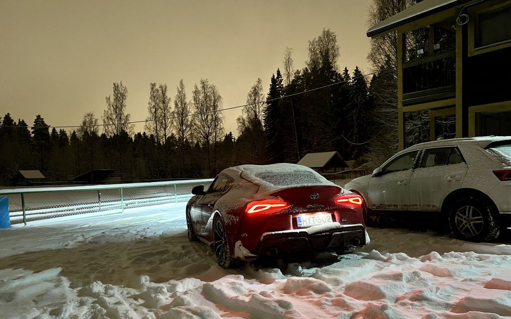 Veimme Toyota GR Supran talvimyrskyyn – toimiiko urheiluauto Suomen lumikaaoksessa?