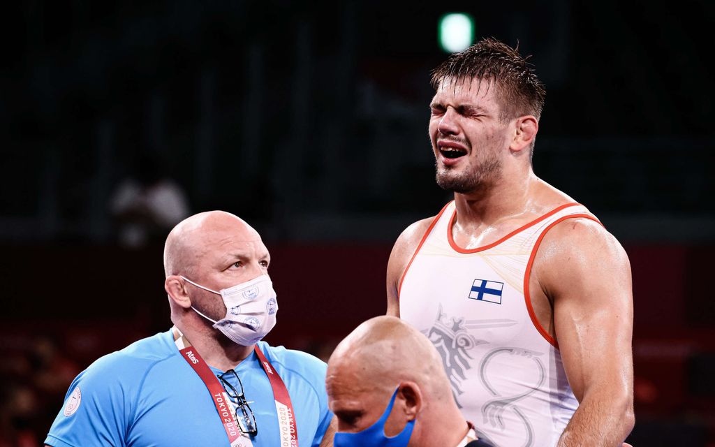 Suomen valmentaja on karmea lihaskimppu – Kova kysymys ilmaan: ”Saisi selkäänsä”