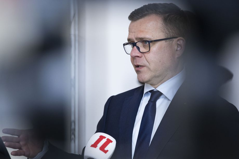 Kokoomuksen Puoluekokous: Suomettumisen Selvityskomissio Aloitteena