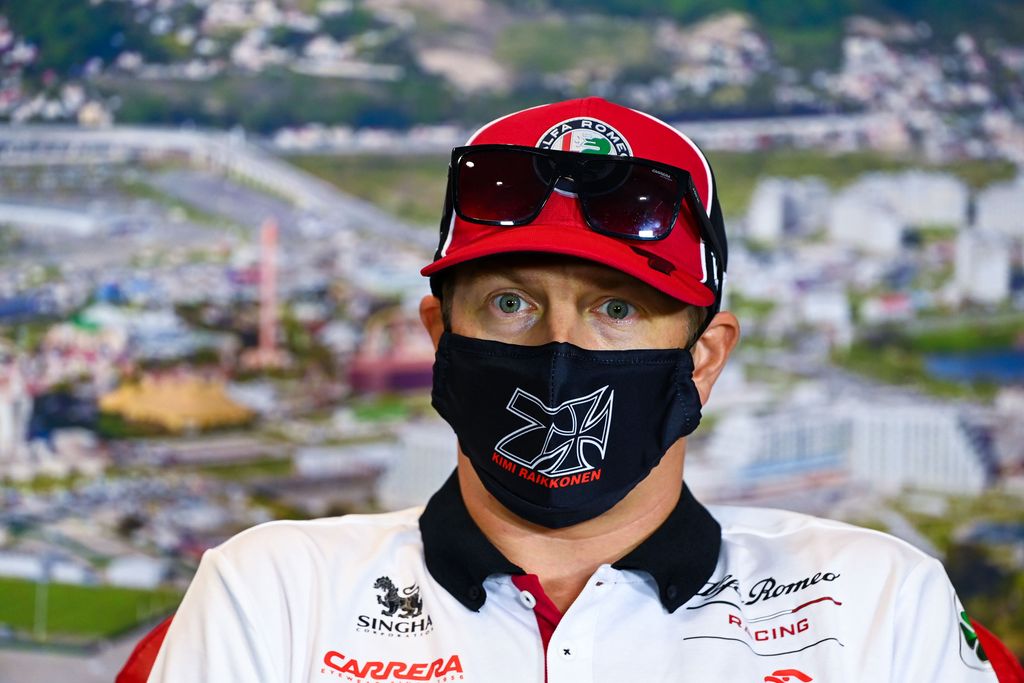 Kimi Räikkönen jakoi kuvaparin, jolla vinoili Lewis Hamiltonille – Jäämies kommentoi nyt julkaisuaan