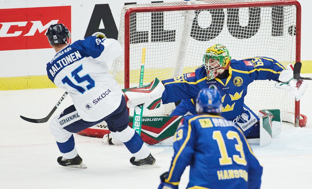 Ruotsi–Suomi-ottelun Leijonat & lampaat – ”Laukoi tyhjistä yli ja istui jäähypenkillä”