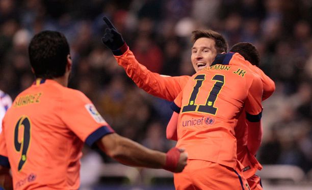 Lionel Messi kuritti Deportivoa kolmella osumalla.