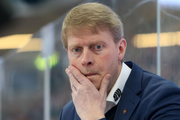 Valmentajana pitkän uran tehnyt Jukka Rautakorpi on nykyään Tapparan urheilujohtaja.