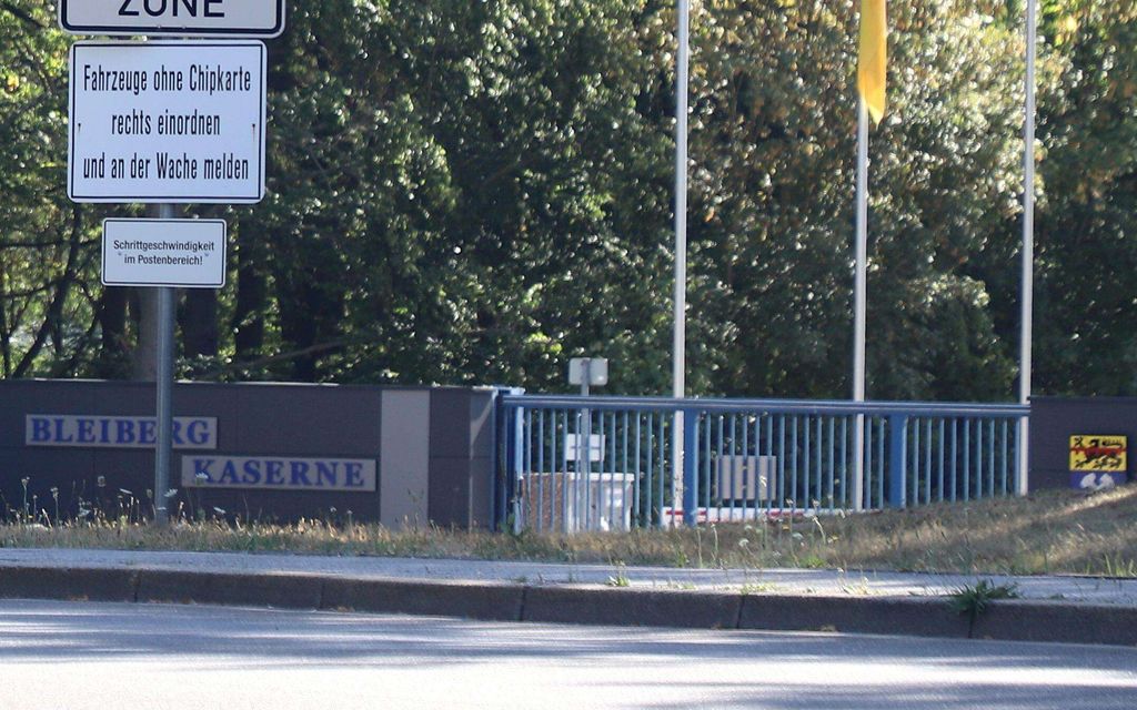 Drooneja sotilastukikohdan yllä Saksassa
