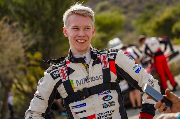 Kalle Rovanperä pääsee jälleen kyydittämään Toyotan WRC-tykkiä.