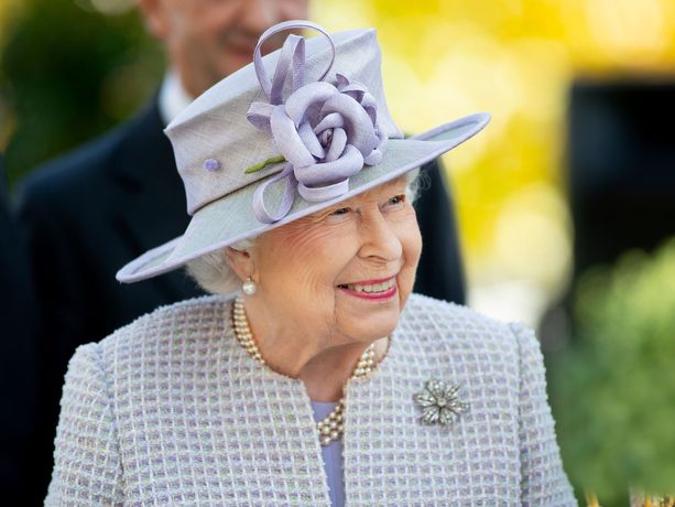 Kuningatar Elibet halusi sanoa ikonisen lauseen James Bondille Lontoon olympialaisia varten tehdyllä videolla.