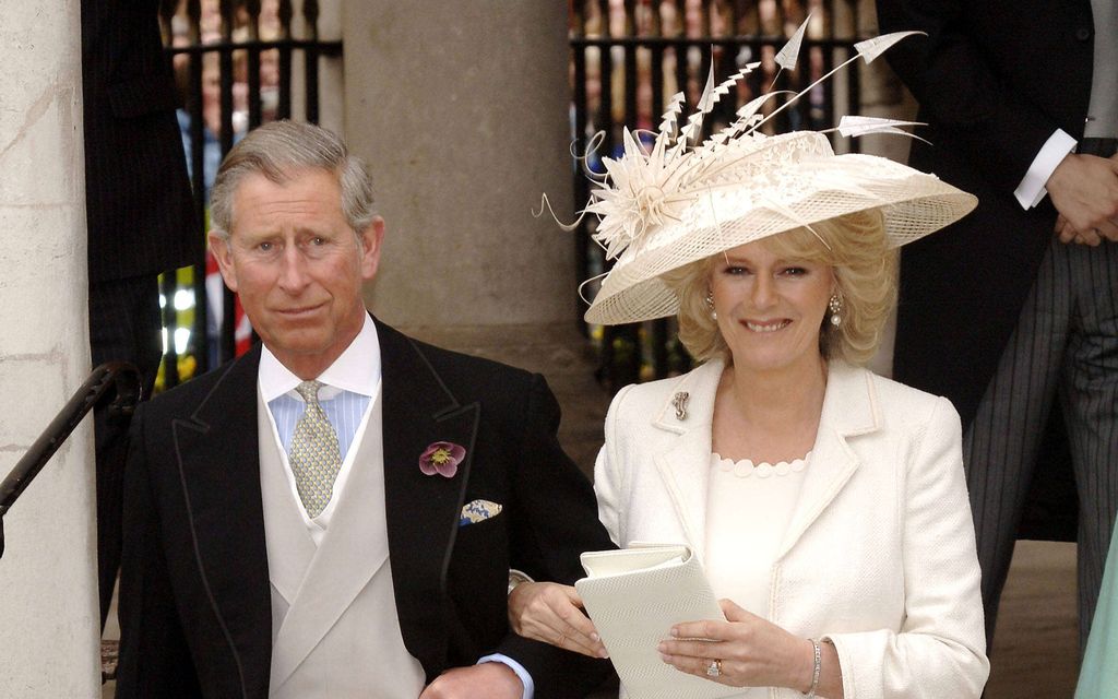 Huuliltalukija paljastaa: Nämä sanat kuningatar Elisabet sanoi Charlesin hääpäivänä