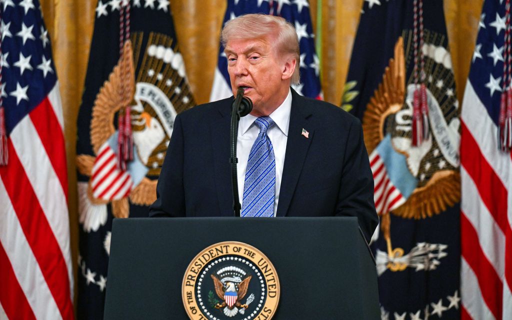 Trump kehuskeli läpäisseensä testit ”ainoana presidenttinä” – Tv-juontajan naseva vastaus sai yleisön mylvimään
