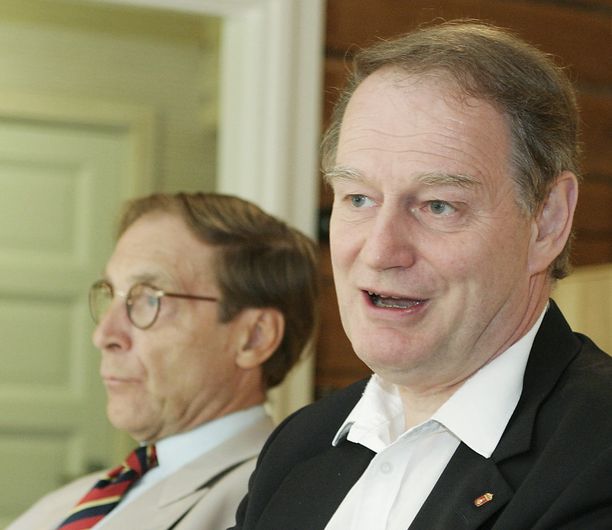  Anders Björck vieraili Suomessa vuonna 2005. Taustalla ministeri Pär Stenbäck.