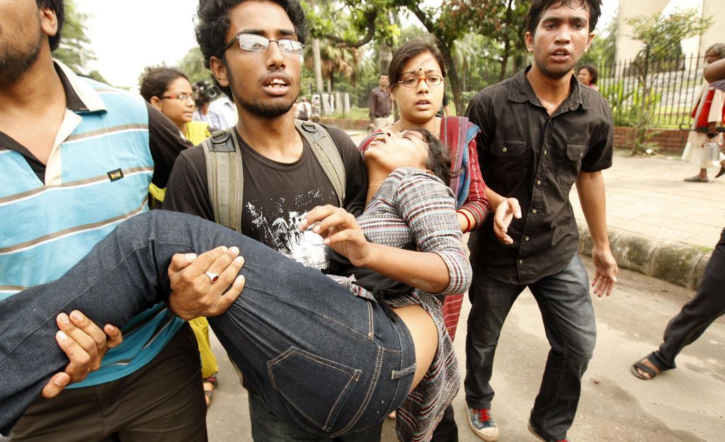 Opiskelijoiden kimppuun hyökättiin Bangladeshissa - ainakin 115 loukkaantui