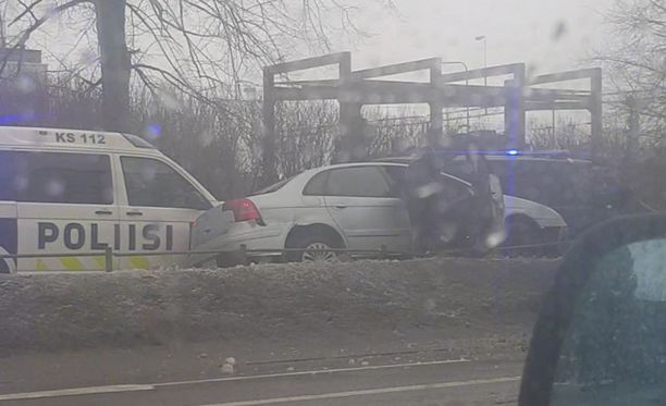 Sisä-Suomen poliisilla oli takaa-ajotilanne sunnuntaina iltapäivällä.