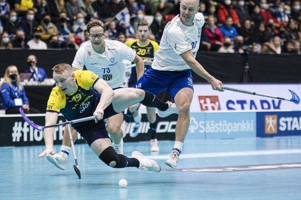 Suomi ja Ruotsi taistelivat lohkossa vastakkain. Suomi vei pelin 7–3.