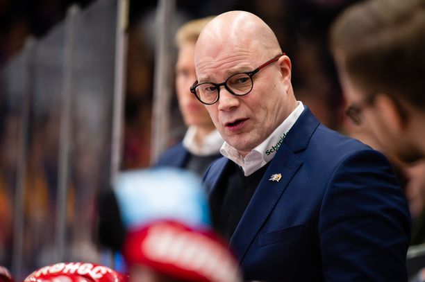 Päävalmentaja Risto Dufvalla riittää mietittävää, kun Sport vajoaa sarjassa alemmas. Nyt se löytyy sijalta 14.