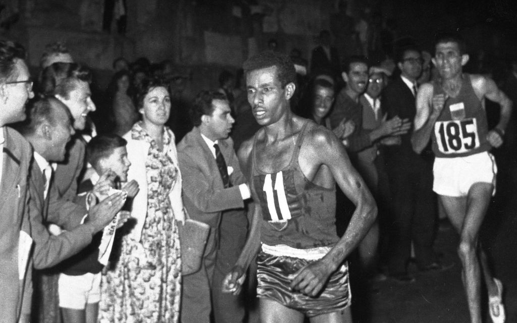 Hullu mies juoksi maratonin ME:n paljain jaloin – Uusi ihme 66 vuotta myöhemmin