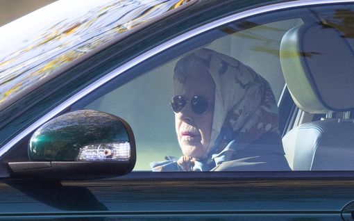 Kuningatar Elisabet kuvattiin auton ratissa – määrättiin sairauslomalle viime perjantaina