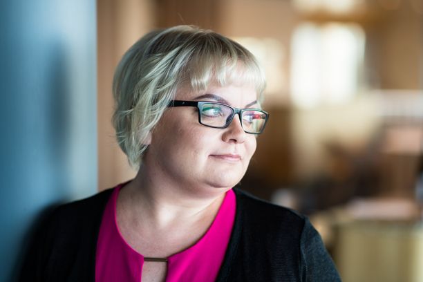 EK:n tasa-arvoasiantuntija Katja Leppänen on pettynyt STM:n toimintaan naisten ja miesten palkkaeroja selvittävässä tasa-arvolain muutostyöryhmässä. 