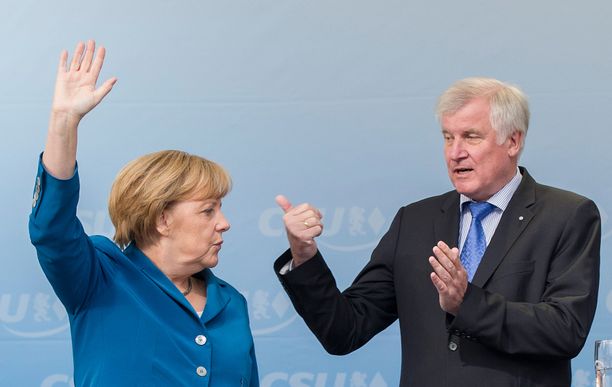Näin Angela Merkel ja Horst Seehofer juhlivat vaalien aikaan vuonna 2013.