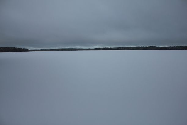 Talvisessa harmaudessa lepäävä Iso-Räyrinki on saattanut syntyä varsin väkivaltaisissa merkeissä.