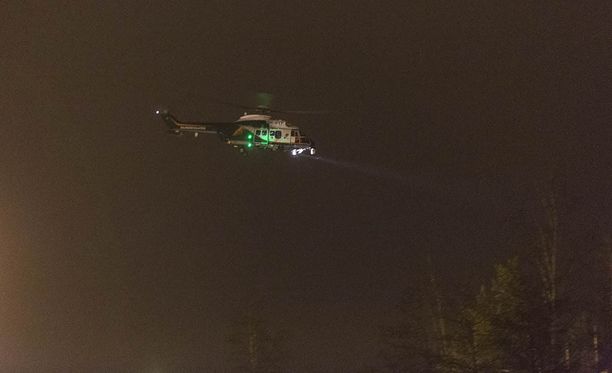 Rajavartiolaitoksen helikopteri lähti iltakahdeksan aikaan onnettomuuspaikalle Kotkasta.