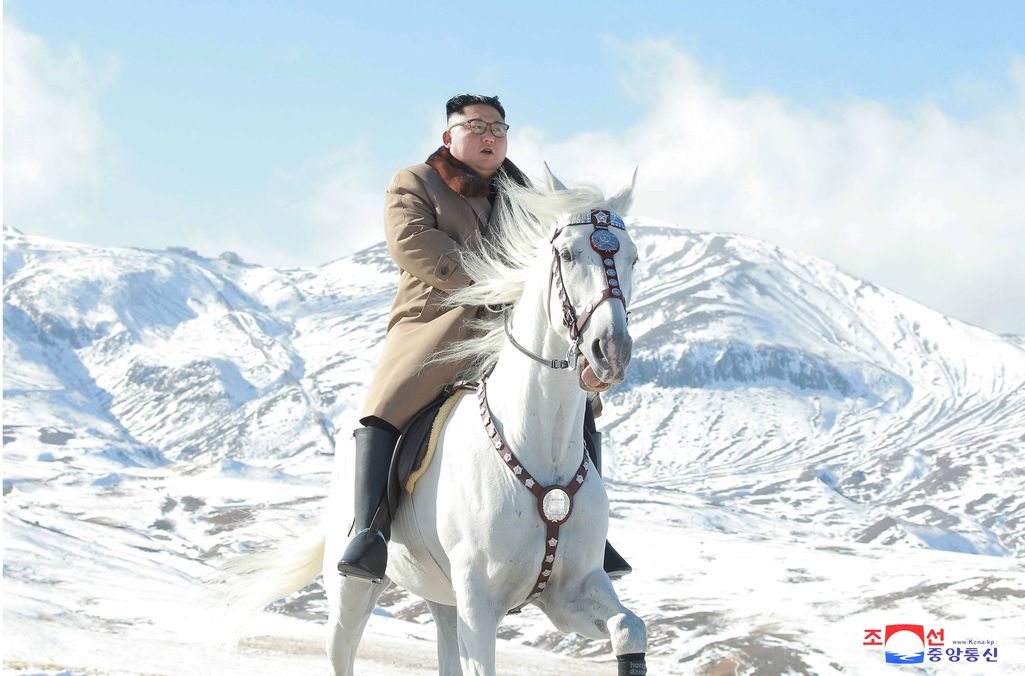 Kim Jong-un ratsasti pyhälle vuorelle valkoisen hevosen selässä - ”Johtajamme suunnittelee nyt suurta operaatiota”