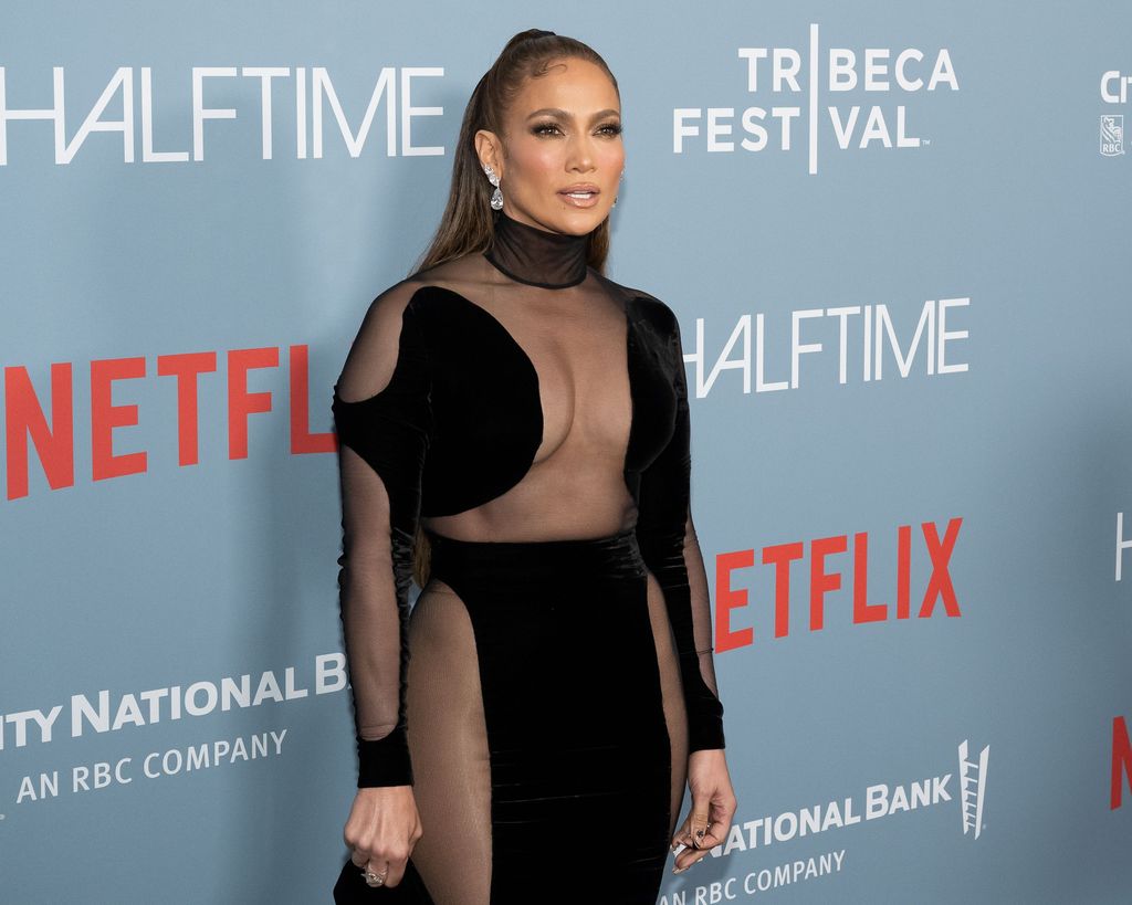 Jennifer Lopez puhuu väki­valtaisesta lapsuudestaan – kapinoi äitiään vastaan ja muutti salaa pois kotoa