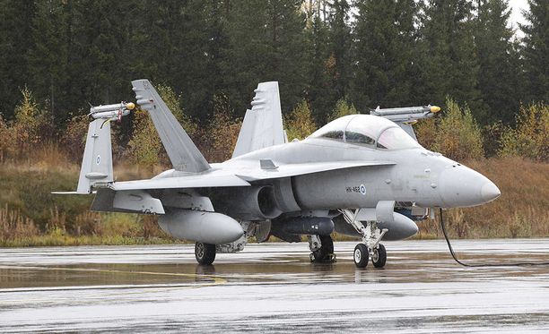 Ilmavoimat esittää suurimman sotaharjoituksensa perumista - sen sijaan Suomi  komentaa Hornet-laivueen ensi kertaa Atlantin yli