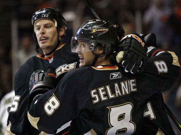Ryan Getzlaf ja Teemu Selänne ehtivät pelata vuosia yhdessä Ducksissa.
