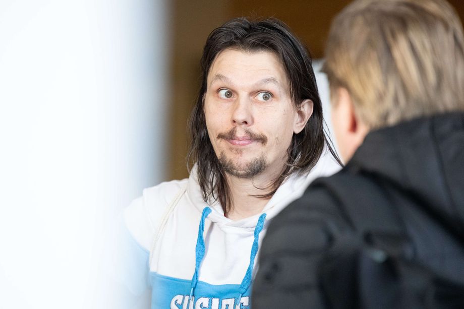 Salaliittoteoreetikko Marko Vapa htkhdytti toiminnallaan Suomen  maajoukkueessa  Pikapotkut
