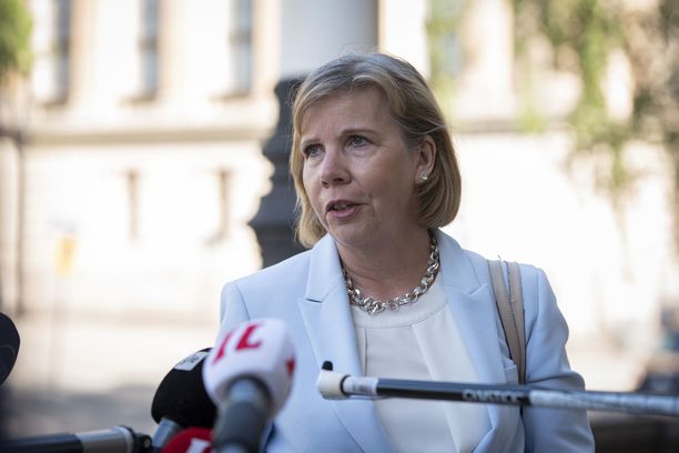 RKP:n puheenjohtaja, oikeusministeri Anna-Maja Henriksson. 