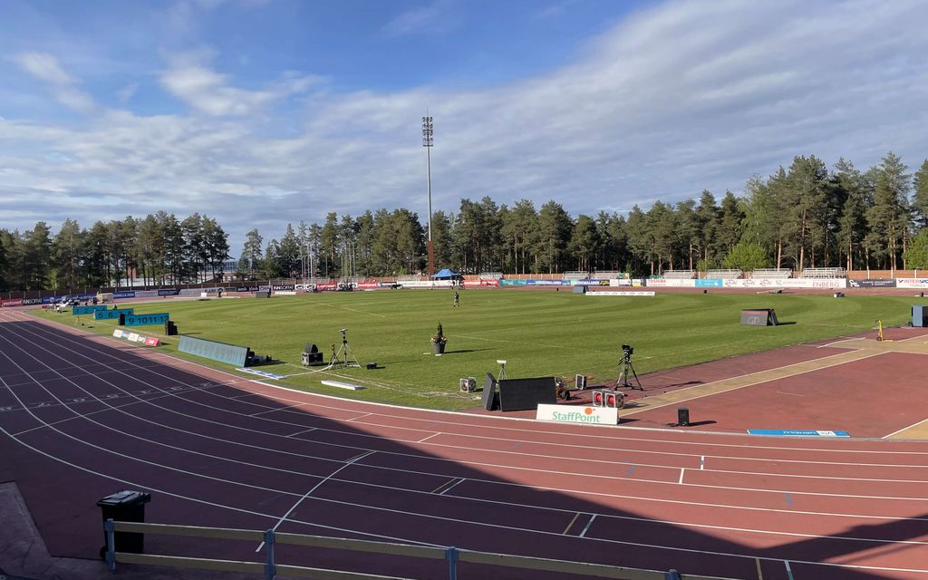 Nea, 19, jäi jumiin pimeälle stadionille – Poliisin neuvo yllätti täysin