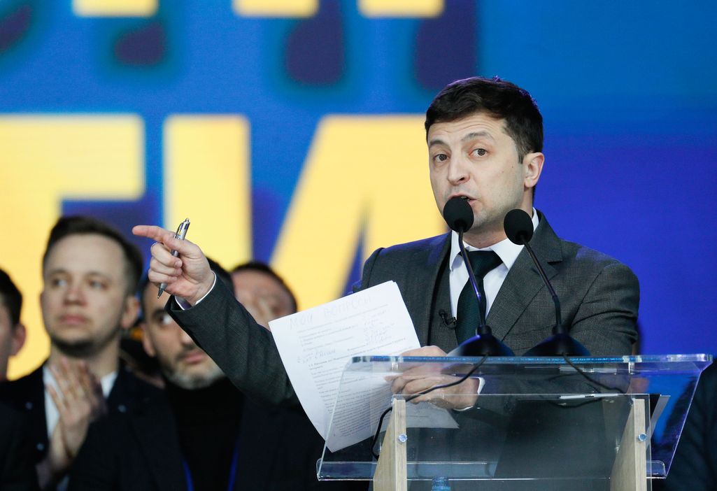 Poliittisesti kokematon poliitikko kohtasi vaaliväittelyssä Ukrainan istuvan presidentin: ”Olen tullut murtamaan järjestelmän” – presidentinvaalien loppukiri on alkanut