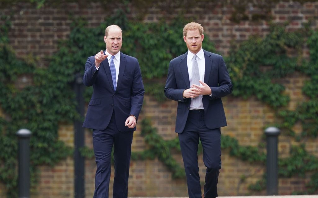 Brittihovi ottaa kovat keinot käyttöön: William ja Harry erotetaan toisistaan kruunajaisissa 