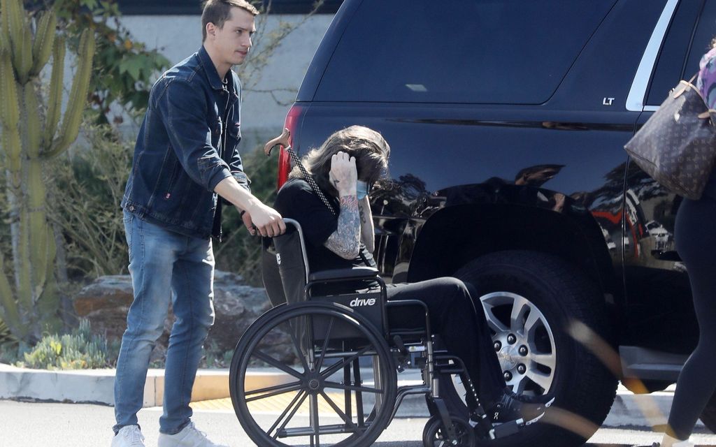 Ozzy Osbournen vointi heikkenee – Muusikko nähtiin pyörätuolissa