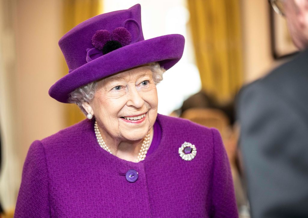 Kuningatar Elisabetin koronatartunta herätti kansalaisten huolen: Mikä on brittihovin kohtalo?