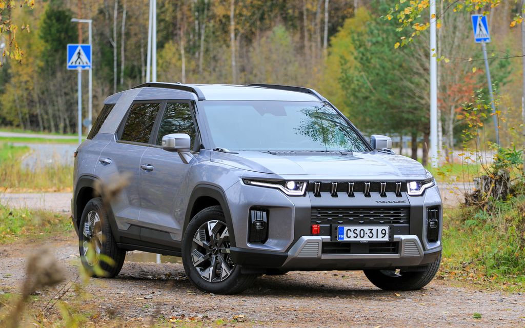 KGM:n uusi perheauto: Yllättävän iso tavaratila, mutta...