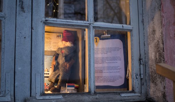 Linnoitustontun reittiä seuraamalla pääsee samalla tutustumaan Suomenlinnan palveluihin.