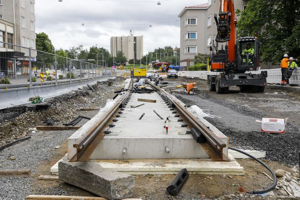 Perusväylien kunnossapitoon tulee mittavia satsauksia. Kuva Tampereelta, jonne rakennetaan parhaillaan raitiotietä.