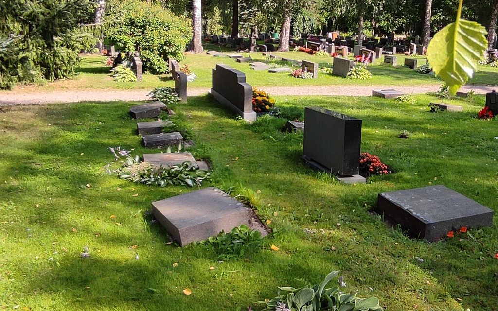 Joku kaatoi yli 60 hautakiveä Somerolla