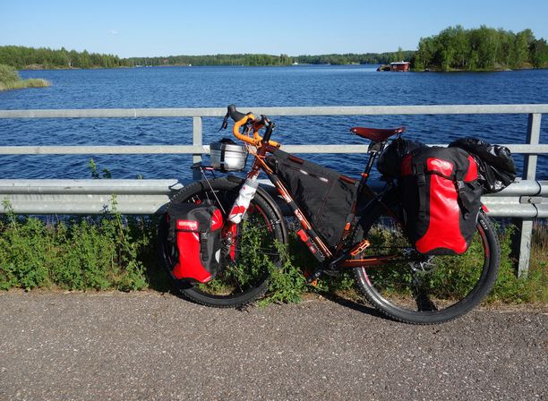 Suomesta löytyy monipuolisia ja kauniita pyöräilyreittejä.