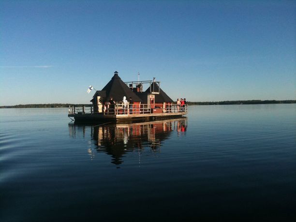 Sauna kuin kelluva huvila