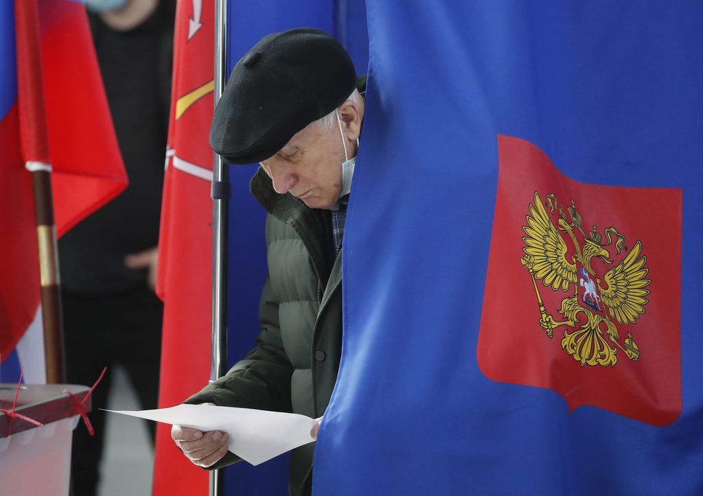 Kommunistit ottamassa roiman vaalivoiton Venäjällä – Putinin puolue johtaa ääntenlaskentaa