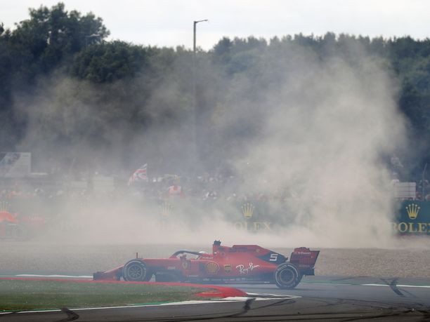 Sebastian Vettel aiheutti kolarin, joka pilasi hänen ja Max Verstappenin kilpailun.