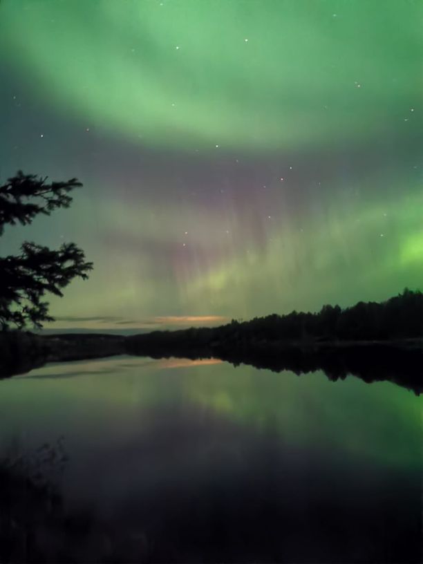 Lukijan kuvat: Revontulet valaisivat koko Suomen taivaan