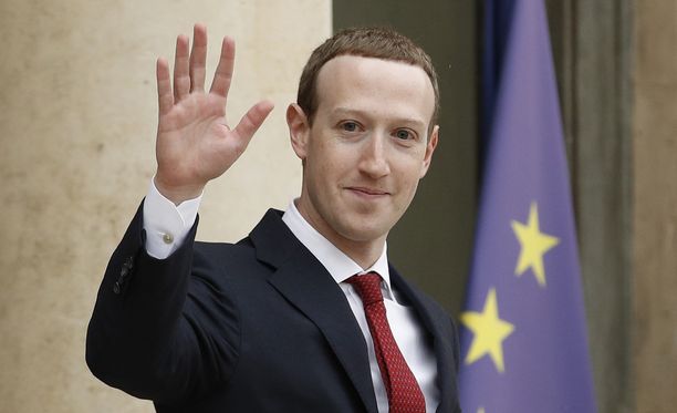 Mark Zuckerberg myi osakkeitaan.