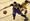 Los Angeles Lakersin Anthony Davis ja Golden State Warriorsin Kevon Looney taistelivat pallosta helmikuussa.
