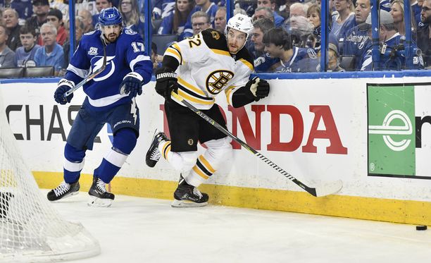Lightning ja Bruins vääntävät NHL:n pudotuspeleissä.