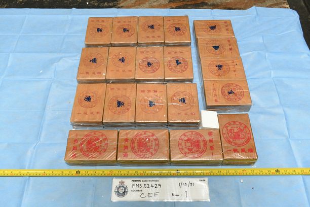 Poliisi löysi kaikkiaan 1 290 heroiinipakettia Malesiasta Melbourneen saapuneesta rahtialuksesta.